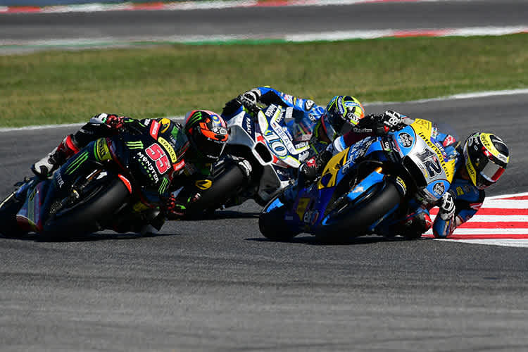 Tom Lüthi (12) im Rennen vor Syahrin (55) und Siméon (10)