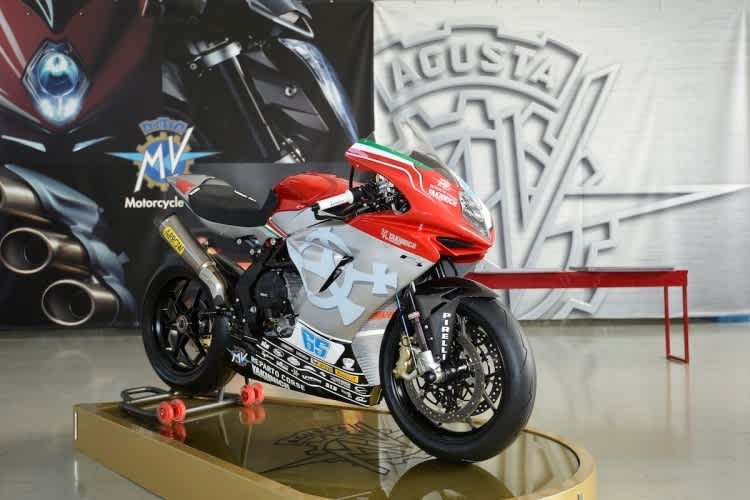 Die Logos von Yakhnich Motorsport werden verschwinden