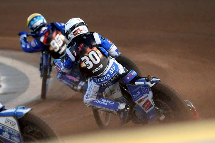 Leon Madsen (30) sah Bartosz Zmarzlik (95) in Vojens nur von hinten