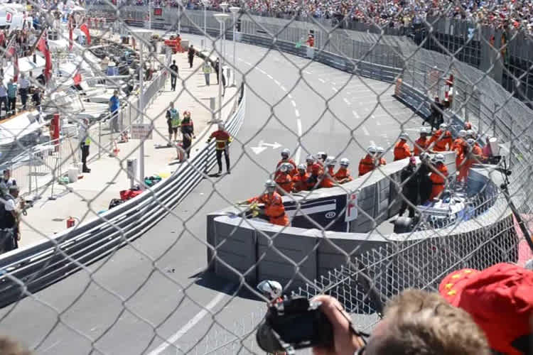 Pastor Maldonaco hat sich in die Streckenbegrenzung eingewickelt