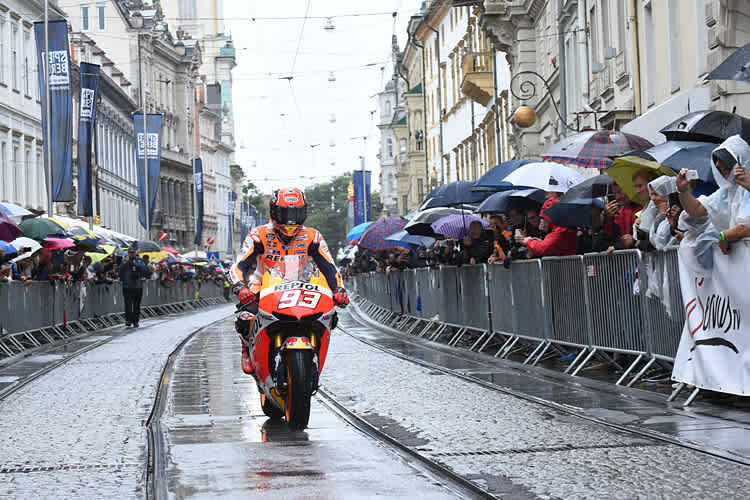 Marc Márquez heute nach 13 Uhr in der Innenstadt von Graz