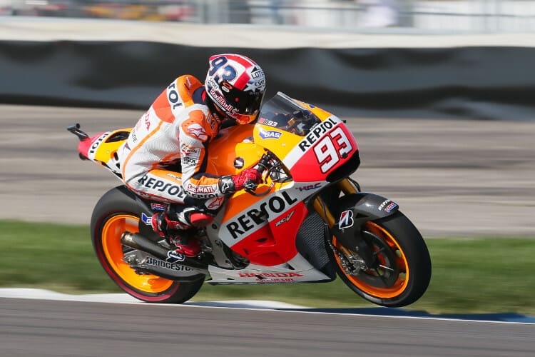 Marc Márquez setzte sich in einem spannenden Kampf gegen Rossi durch