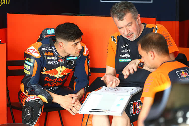 Jorge Martin mit der Ajo-Crew in Doha