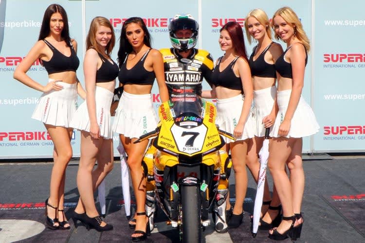 IDM-Superbike-Champion Marvin Fritz und die IDM-Gridgirls