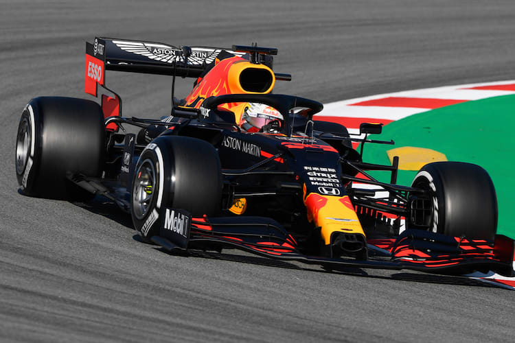 Max Verstappen beim Roll-out mit dem neuen Auto in Silverstone