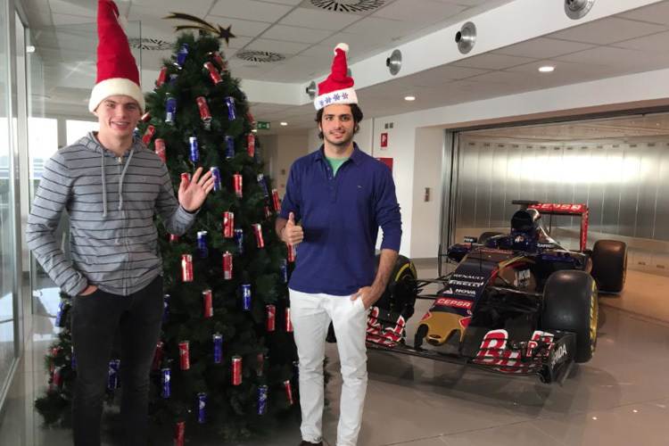 Max Verstappen (links, mit Carlos Sainz) ist der jüngste Formel-1-Fahrer