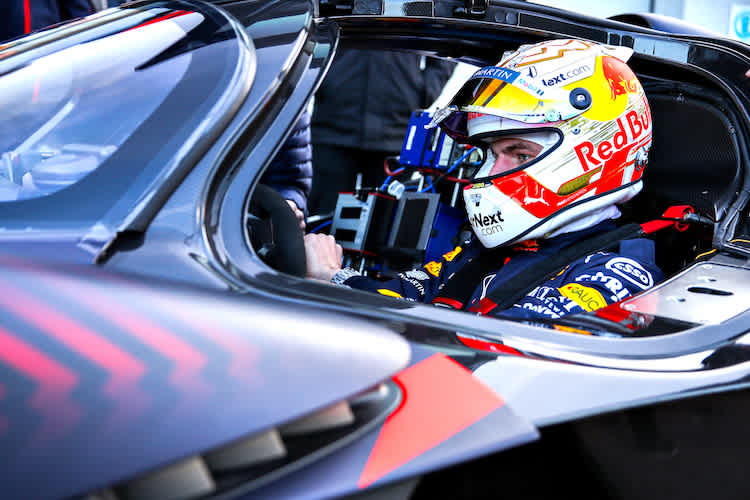 Max Verstappen im Aston Martin