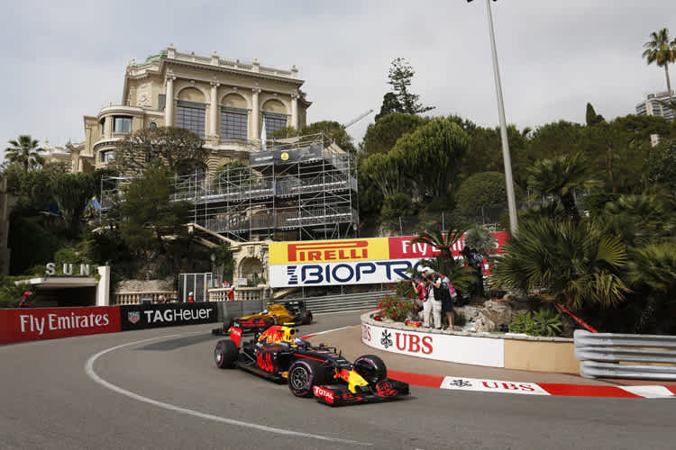 Max Verstappen vor Jolyon Palmer