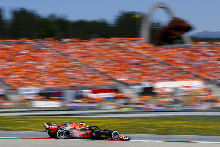 Max Verstappen fährt auf dem Red Bull Ring 2019 zum Sieg