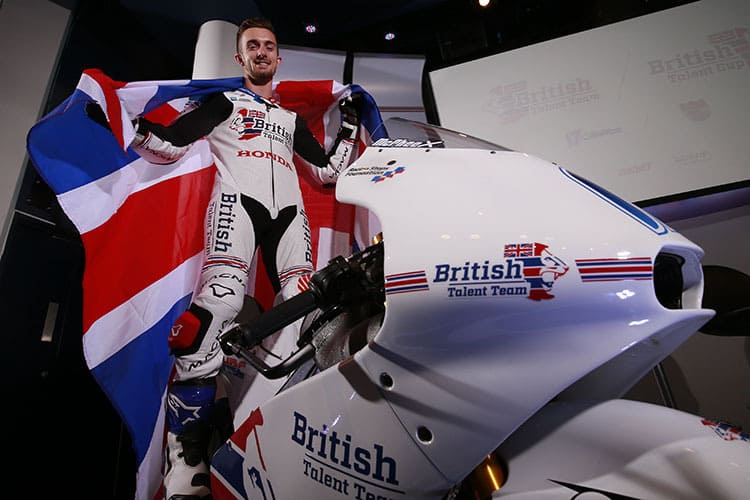 John McPhee bei der Teampräsentation in London