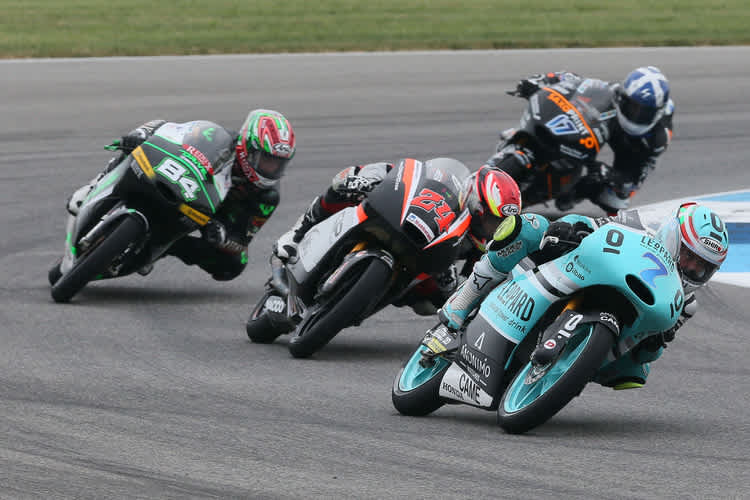 Im Rennen: John McPhee (ganz hinten) jagt Efren Vazquez (7), Suzuki und Kornfeil