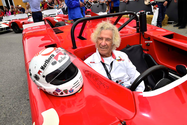 Arturo Merzario mit seinem Abarth