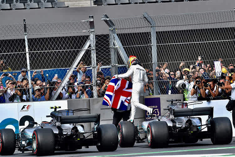 Auch Mercedes packte 2017 aufs Auto, was es an Flügeln nur so gab