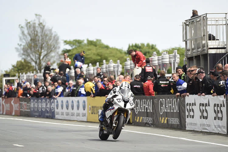 Michael Dunlop gewann 2014 für BMW auf der Insel Man