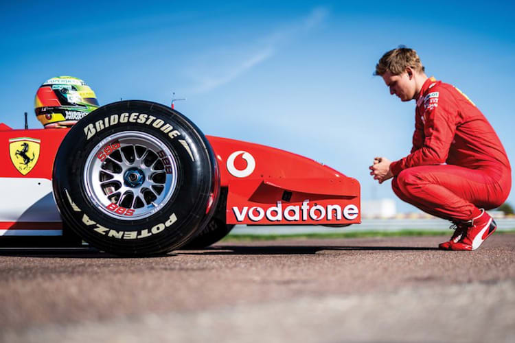 Mick Schumacher vor dem Test mit dem Auto seines Vaters