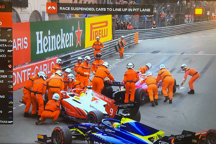 Die Streckenposten hatten alle Hände voll zu tun