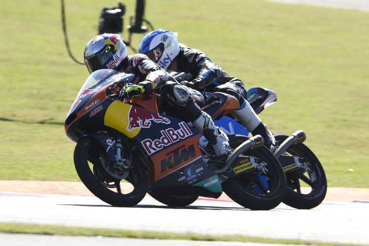 Argentinien-GP: Romano Fenati rempelt sich an Miller (aussen) vorbei