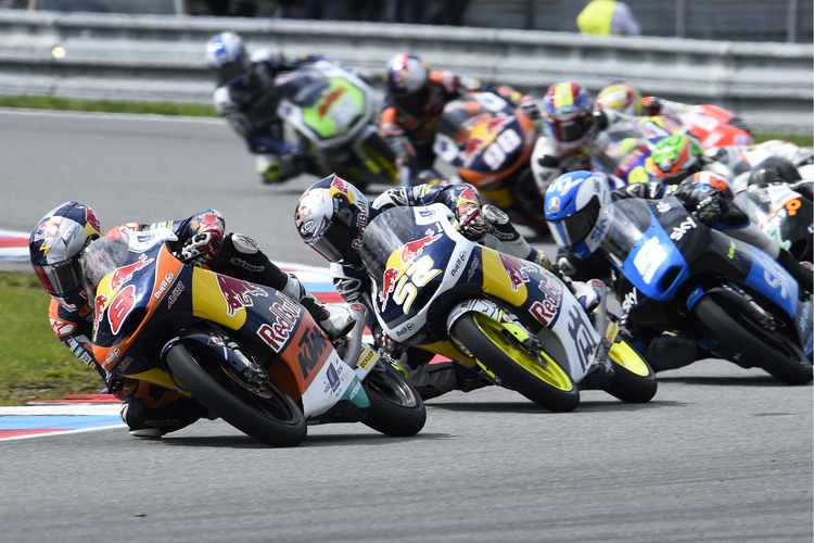 Jack Miller im Rennen von Brünn vor Danny Kent (52) und Romano Fenati (5)