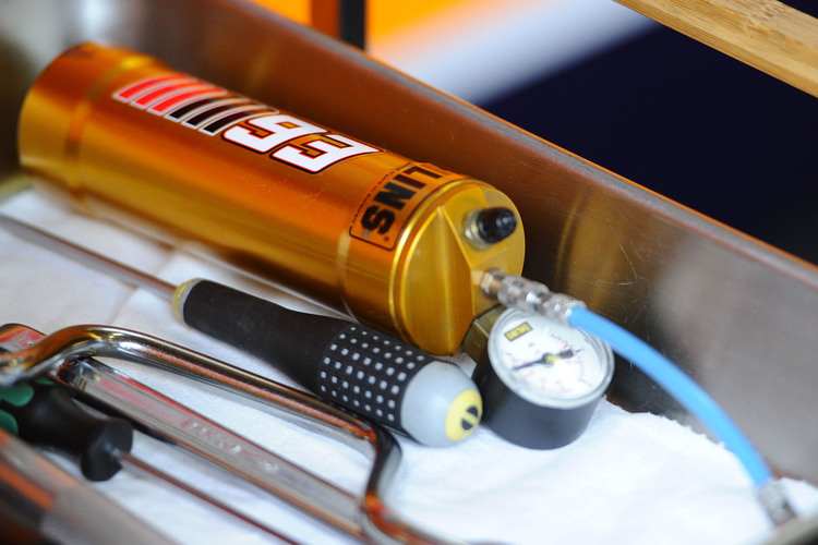 Auch das Team von Marc Márquez kommt an Öhlins nicht vorbei