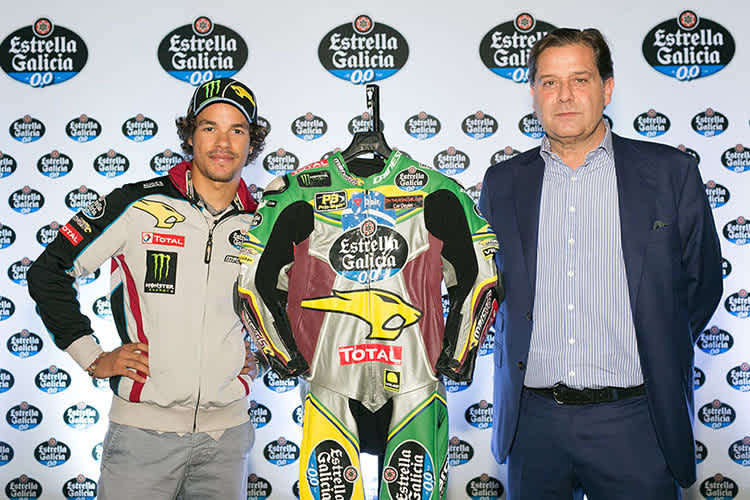 Franco Morbidelli präsentierte mit Estrella Galicia-CEO Ignacio Rivera sein neues Leder für Brünn