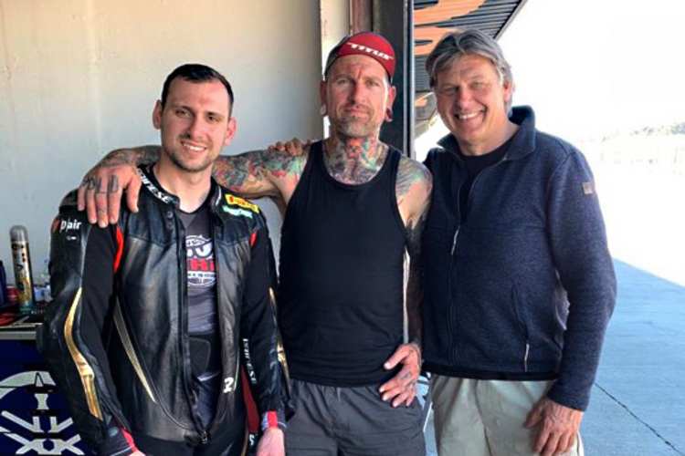 Marc Moser (li.) mit seinem Mechaniker und Teamchef Galinski