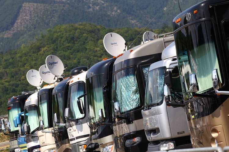 Wie die Bettler müssen auch Superbike-Piloten nicht hausen