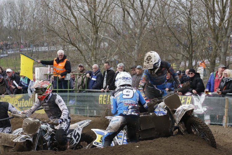 Willemsen drückt Vanluchene in den Tiefsand, Hermans/Musset (links) ziehen hinterher und gewinnen den Lauf.