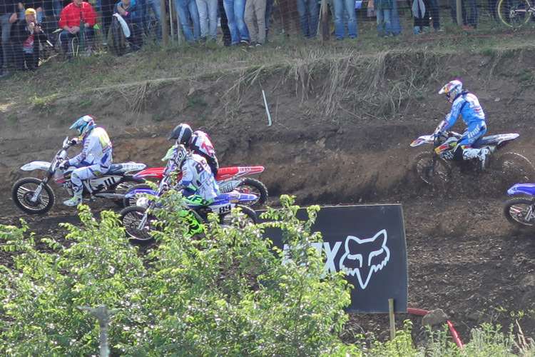 Max Nagl kam auf Rang 4 durch die erste Kurve