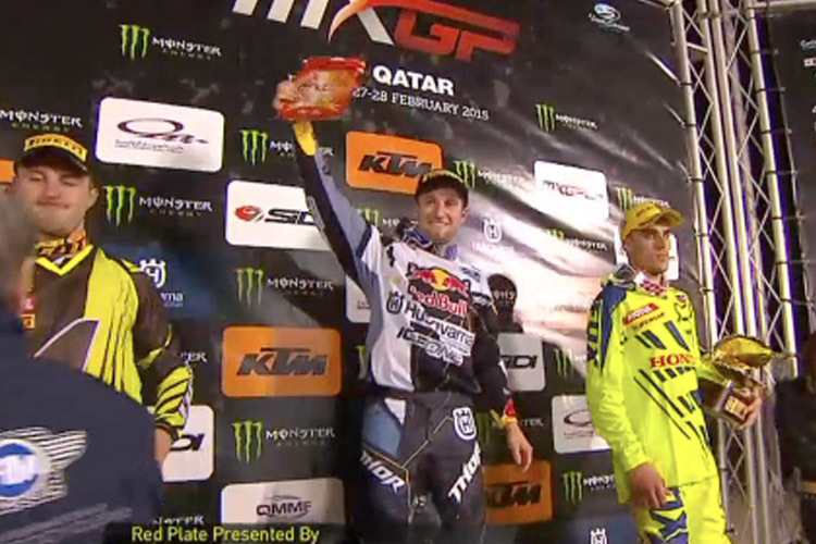 Max Nagl (Husqvarna) erhält in Katar das «redplate» des Meisterschaftsführenden