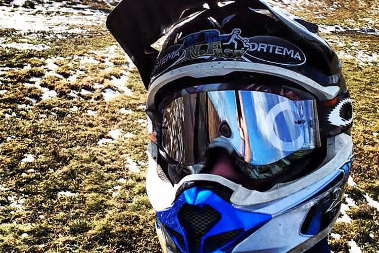 Stefan Nebel tobt sich beim Moto Cross aus