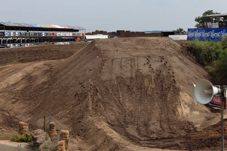 Es gibt einen neu angelegten Step up Sprunghügel