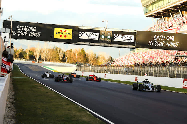 Romain Grosjean (Zweiter von links) beim Startversuch