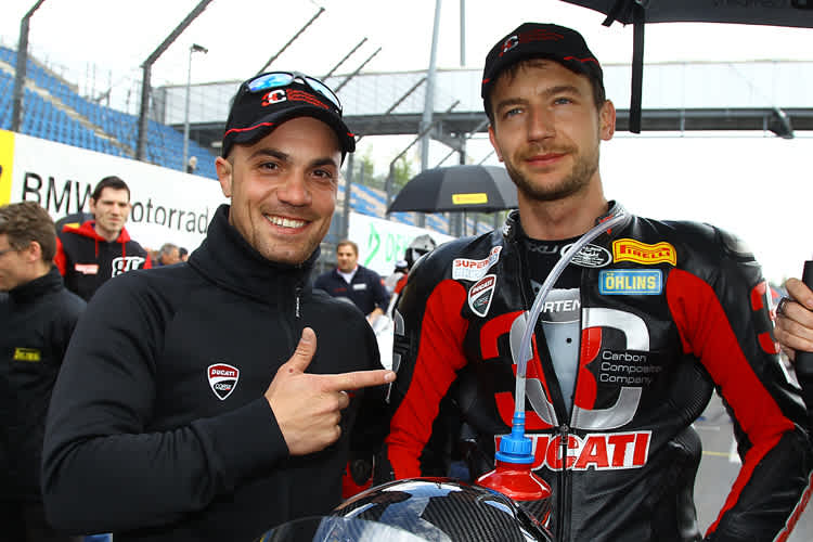 Dario Giuseppetti freut sich mit Max Neukirchner