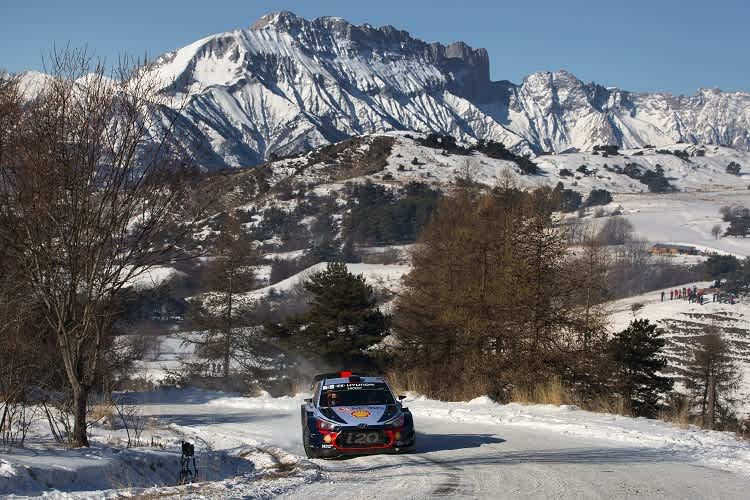 Der Überflieger bei der Rallye Monte - Thierry Neuville