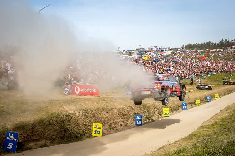 Thierry Neuville springt in Portugal auf Platz zwei