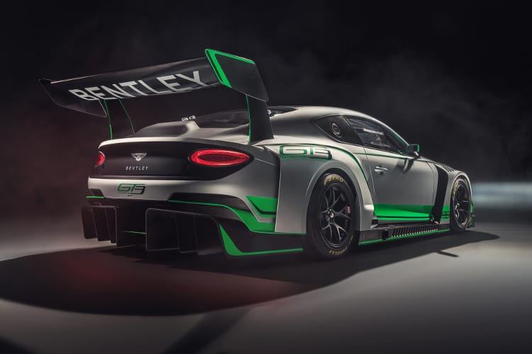 Mächtiger Heckflügel des Bentley Continental GT3