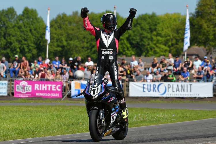 Nigel Walraven gewann beide IRRC Superbike-Rennen