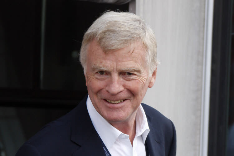 Max Mosely ist froh, dass die Sicherheit auf den Rennstrecken und Straßen so vebessert wurde