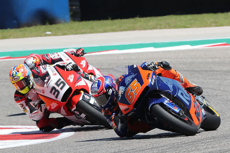 Philipp Öttl (65) beim Fight gegen Chantra (35)