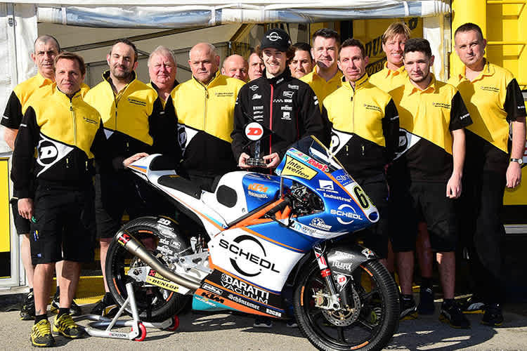 Philipp Öttl gewann 2015 den Dunlop Forever Forward Award und wurde nun in Jerez geehrt