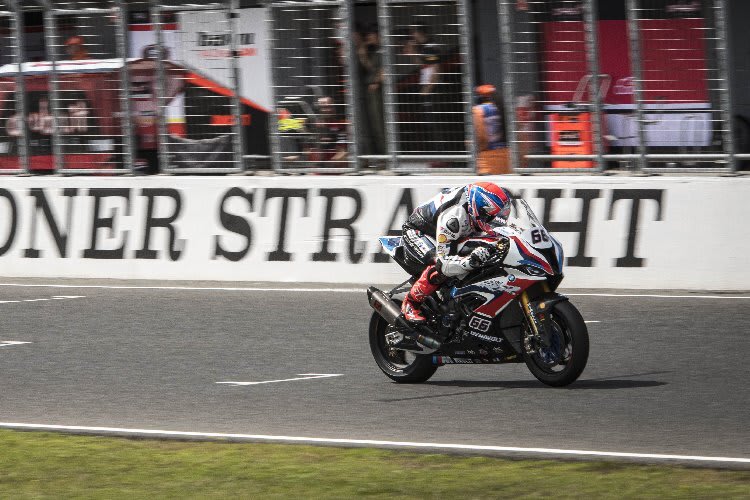 Der BMW S1000RR mangelt es auch an Top-Speed