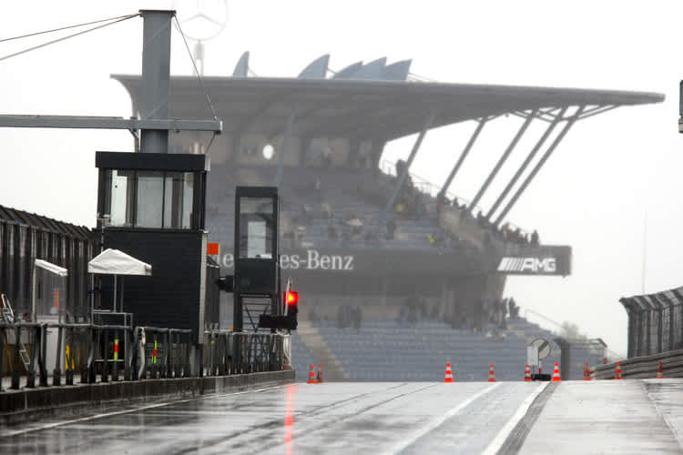 Wetterfeste Kleidung ist am Nürburgring nie ein Fehler