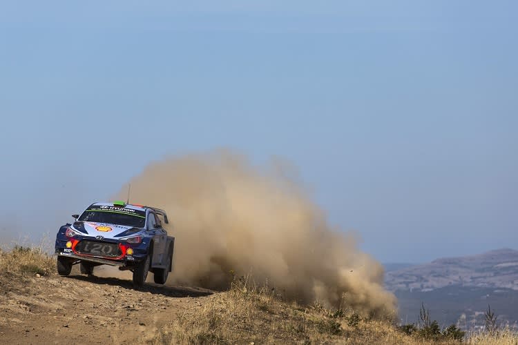 Hayden Paddon führt auf Sardinien