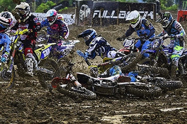 Anne Borchers (#111) hielt sich clever aus den Scharmützeln heraus