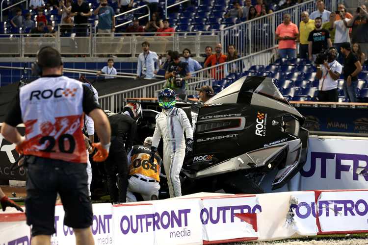  Kein grünes Licht von den Ärzten: Pascal Wehrlein muss nach seinem spektakulären Crash von gestern zuschauen