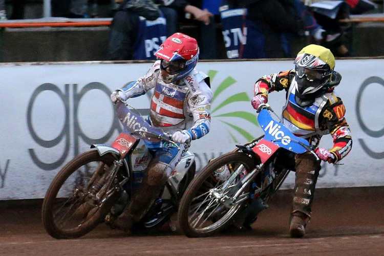 Michael Härtel (re.) gegen Megastar Nicki Pedersen