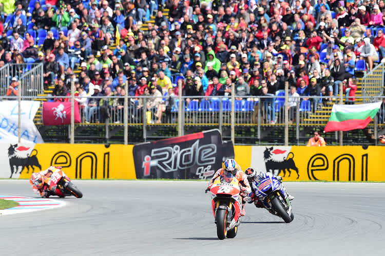 Brünn: Pedrosa vor Lorenzo und Márquez, der noch von Rossi geschnappt wurde