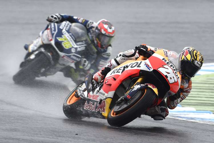 Dani Pedrosa (26) vor Loris Baz