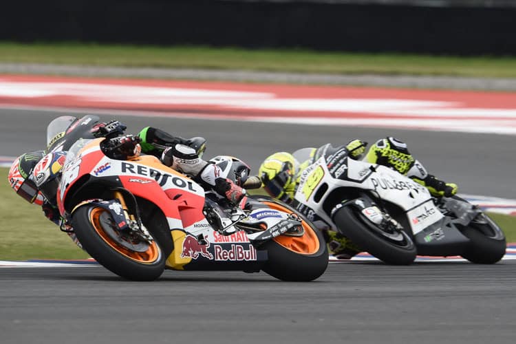 Dani Pedrosa im Rennen in Termas: Neben ihm Zarco, dahinter Bautista. Dani hat schon 52 Siege auf Honda.