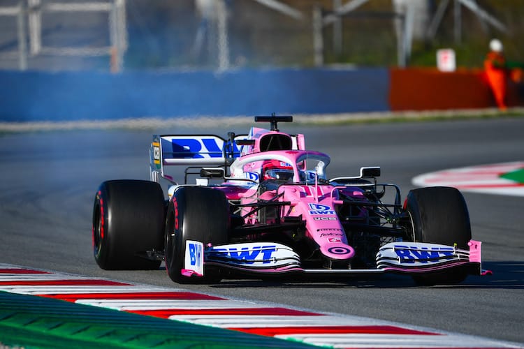 Sergio Pérez ist seinem kaputten Force India entstiegen
